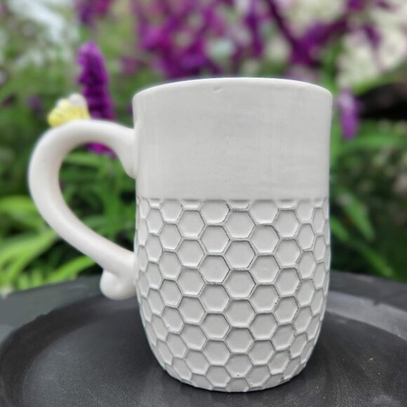 Honey Bee Queen Coffee Mug with Handle White Ceramic Honeycomb Honeybee Bees 5" - Picture 5 of 8